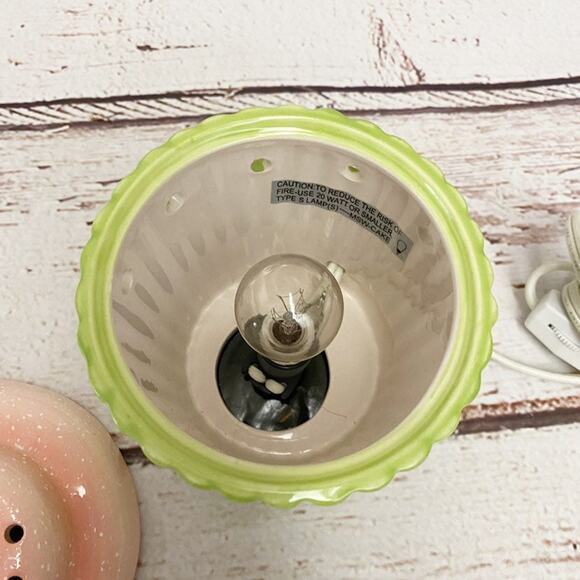 SCENTSY Cupcake Warmer - Picture 3 of 4